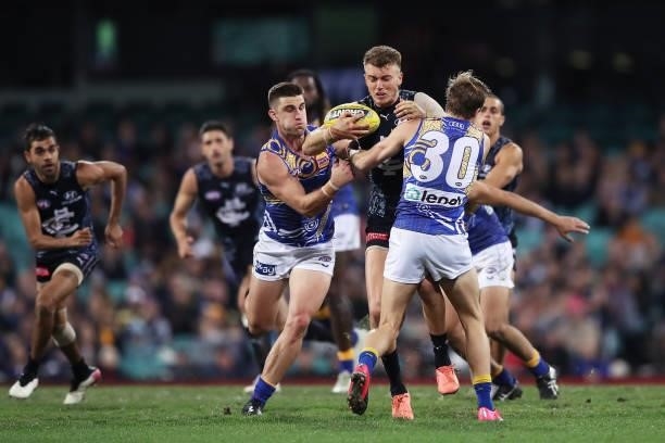 Patrick Cripps of the Blues in action during the round 12 AFL match between the Carlton Blues and the West Coast Eagles at Sydney Cricket Ground on...