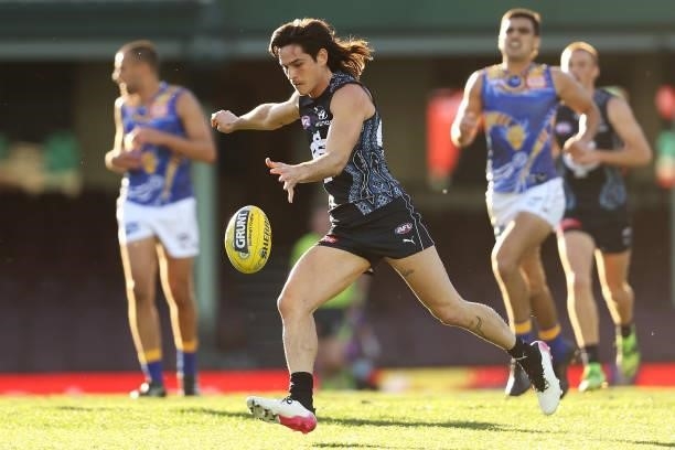 Zac Fisher of the Blues kicks during the round 12 AFL match between the Carlton Blues and the West Coast Eagles at Sydney Cricket Ground on June 06,...