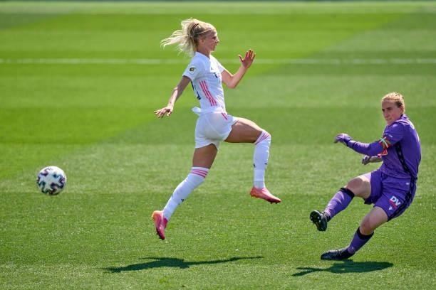 Sofia Jakobsson of Real Madrid women battle for the ball with Sun Quiñones of Real Sociedad during the La Liga Smartbank match between Real Madrid...