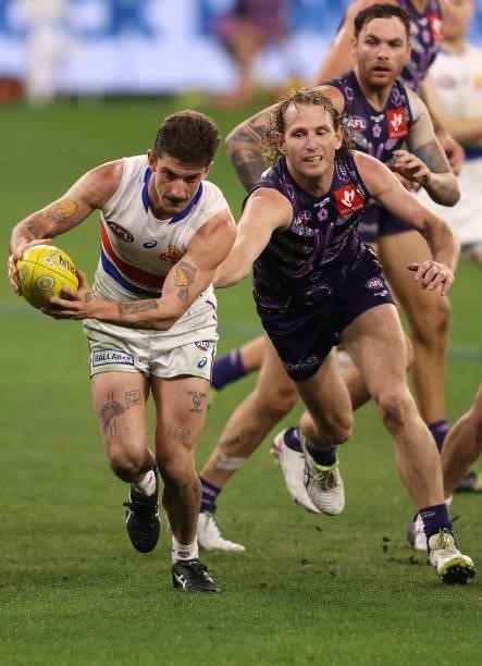 Tom Liberatore of the Bulldogs breaks away from David Mundy of the Dockers during the round 12 AFL match between the Fremantle Dockers and the...
