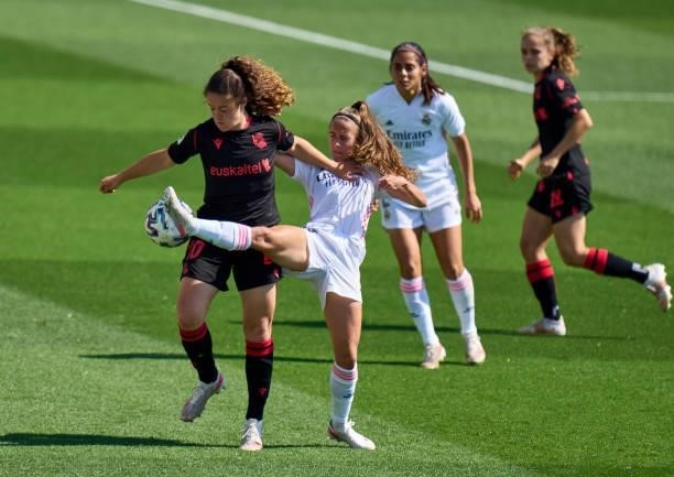 Nerea Eizagirre of Real Sociedad competes for the ball with Maite Oroz of Real Madrid during the Primera Iberdrola match between Real Madrid and Real...
