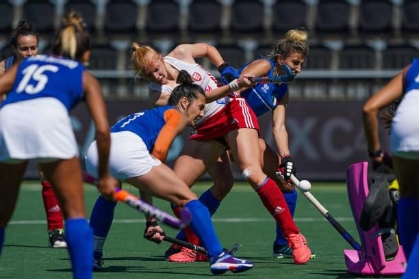 Chiara Tiddi of Italy, Catherine Ledesma of England during the Euro Hockey Championships match between England and Italy at Wagener Stadion on June...