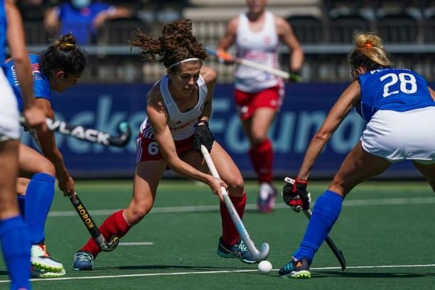 Anna Toman of England, Ivanna Pessina of Italy during the Euro Hockey Championships match between England and Italy at Wagener Stadion on June 6,...