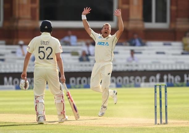 Neil Wagner of New Zealand appeals and dismisses Joe Root of England during Day 5 of the First LV= Insurance Test match between England and New...