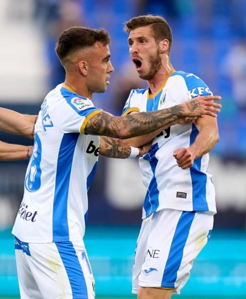Roberto Ibañez of CD Leganes celebrates Rubén Pérez after scoring their side's first goal during the Liga Smartbank Playoffs match between CD Leganes...