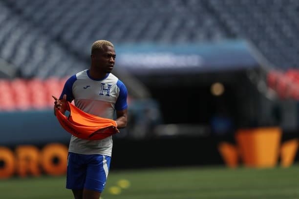 Kevin Alvarez of Honduras warms up prior the CONCACAF Nations League Championship third place match between Honduras and Costa Rica at Empower Field...