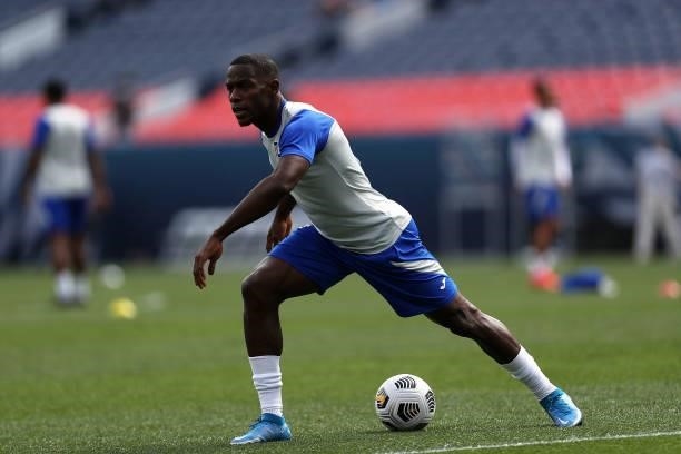 Maynor Figueroa of Hondiuras warms up prior the CONCACAF Nations League Championship third place match between Honduras and Costa Rica at Empower...