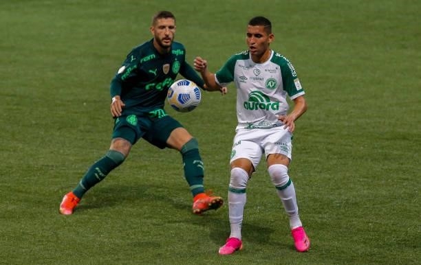 Pavanelli of Chapecoense fights for the ball with Ze Rafael of Palmeiras during a match between Palmeiras and Chapecoense as part of Brasileirao 2021...