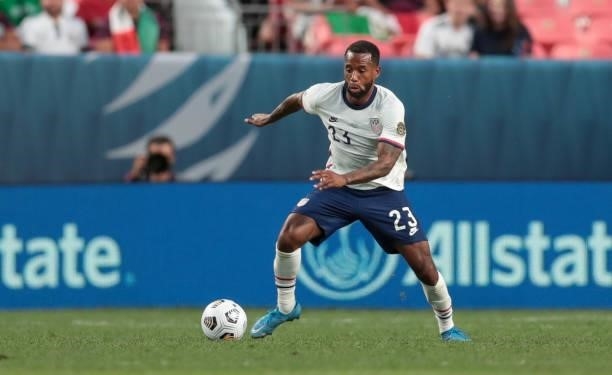Kellyn Acosta of the United States turns and moves with the ball during the CONCACAF Nations League Championship Final between the United States and...