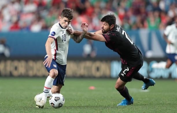 Christian Pulisic of the United States turns and moves with the ball during the CONCACAF Nations League Championship Final between United States and...