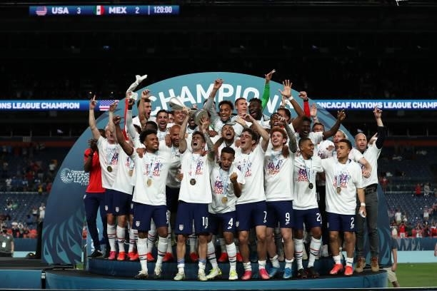 Captain Christian Pulisic of United States lifts the trophy with his teammates after winning the CONCACAF Nations League Championship Final between...