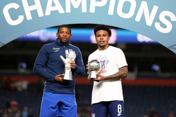 Goalkeeper of Honduras Luis Lopez receives the trophy for the best goalkeeper of the tournament and Weston McKennie of United States receives a...