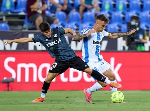 Roberto Ibañez of CD Leganes competes for the ball with Fran Garcia of Rayo Vallecano during the Liga Smartbank Playoffs match between CD Leganes and...