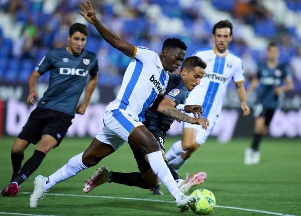 Oscar Trejo of Rayo Vallecano competes for the ball with Kenneth Omeruo of CD Leganes during the Liga Smartbank Playoffs match between CD Leganes and...