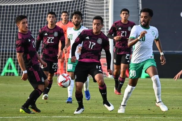 Erik Sanchez of Mexico controls the ball during the international friendly match between Mexico U23 and Saudi Arabia U23 at Estadio Municipal de...