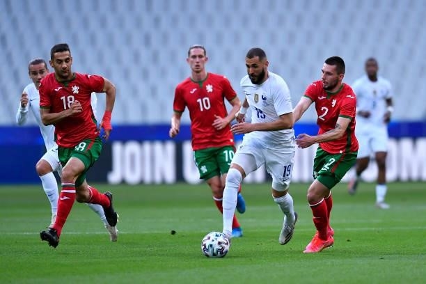 Karim Benzama of France runs with the ball during the international friendly match between France and Bulgaria at Stade de France on June 08, 2021 in...