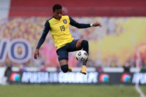 Gonzalo Plata of Ecuador controls the ball during a match between Ecuador and Peru as part of South American Qualifiers for Qatar 2022 at Rodrigo Paz...