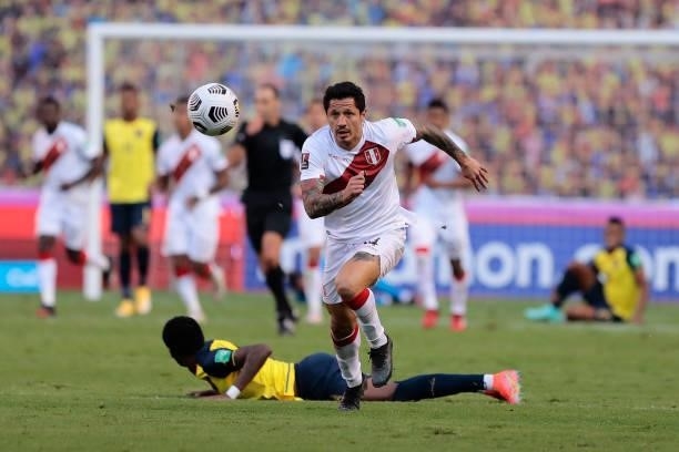 Gianluca Lapadula of Peru vies for the ball during a match between Ecuador and Peru as part of South American Qualifiers for Qatar 2022 at Rodrigo...