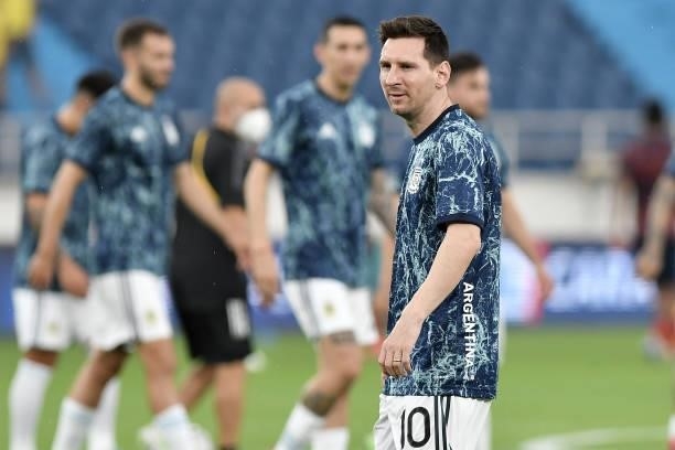 Lionel Messi of Argentina warms up before a match between Colombia and Argentina as part of South American Qualifiers for Qatar 2022 at Estadio...