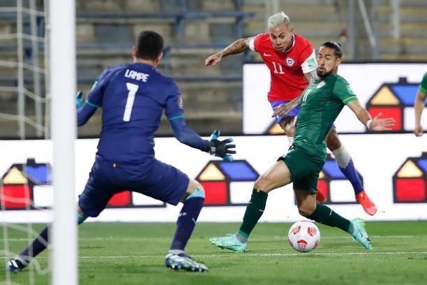 Eduardo Vargas of Chile shoots on target during a match between Chile and Bolivia as part of South American Qualifiers for Qatar 2022 at Estadio San...