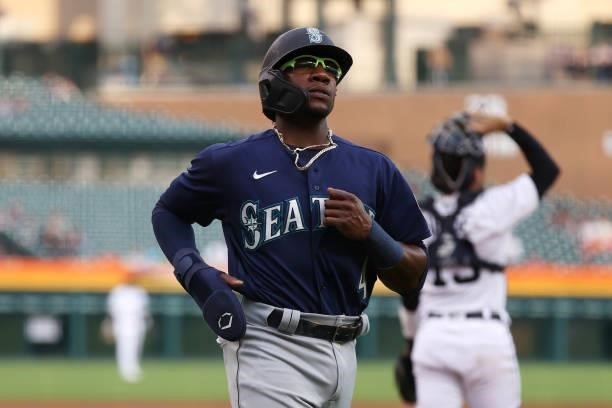 Shed Long Jr. #4 of the Seattle Mariners scores a run in the second inning while playing the Detroit Tigers at Comerica Park on June 08, 2021 in...