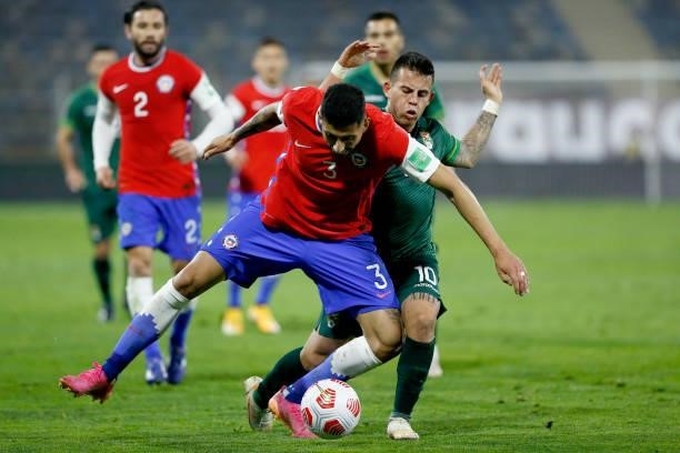 Guillermo Maripán of Chile competes for the ball with Henry Vaca of Bolivia during a match between Chile and Bolivia as part of South American...