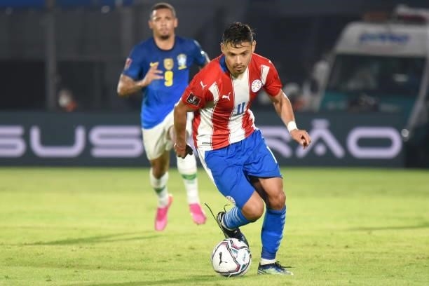 Ángel Romero of Paraguay controls the ball during a match between Paraguay and Brazil as part of South American Qualifier for Qatar 2022 at Estadio...