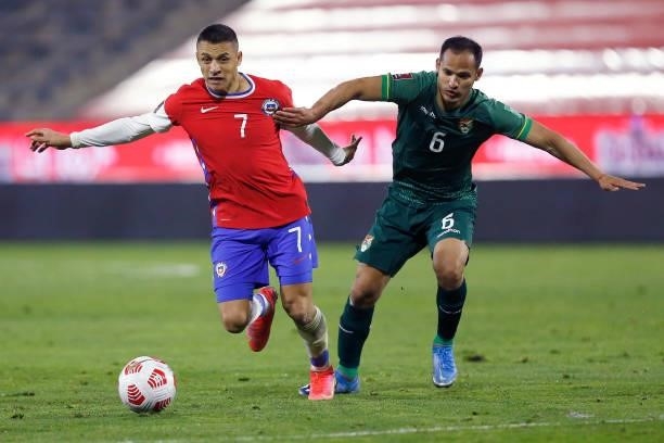 Alexis Sánchez of Chile competes for the ball with Leonel Justiniano of Bolivia during a match between Chile and Bolivia as part of South American...