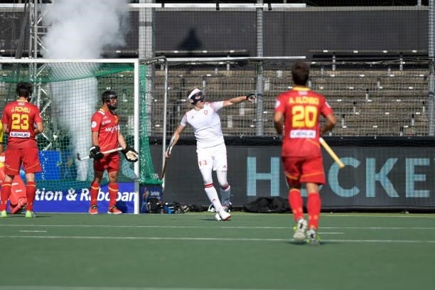 Sam Ward of England scores second England goal during the Euro Hockey Championships match between Spanje and Engeland at Wagener Stadion on June 8,...