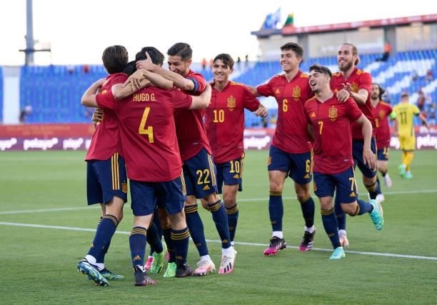 Hugo Guillamon of Spain U21 celebrates with team mates after scoring the opening goal during the international friendly match between Spain U21 and...