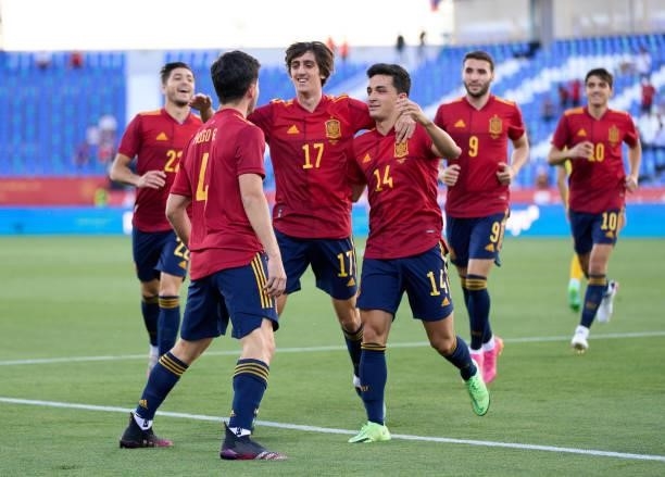 Hugo Guillamon of Spain U21 celebrates with team mates after scoring the opening goal during the international friendly match between Spain U21 and...