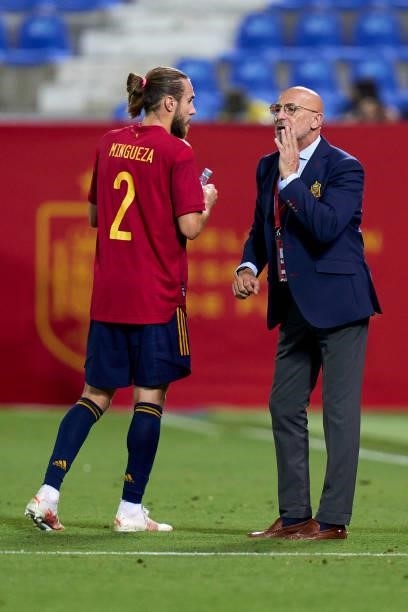 Luis de la Fuente head coach and Oscar Mingueza of Spain U21 speaking during the international friendly match between Spain U21 and Lithuania at...