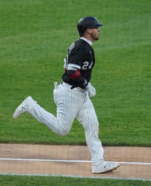 Yasmani Grandal of the Chicago White Sox hits a single against the Toronto Blue Jays at Guaranteed Rate Field on June 08, 2021 in Chicago, Illinois.