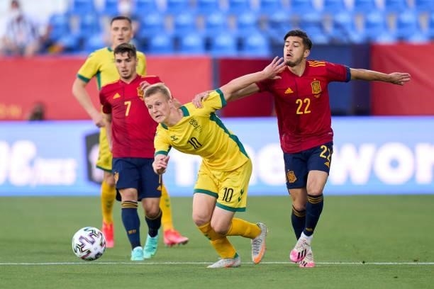 Oscar Gil of Spain U21 battle for the ball with Golubickas of Lithuania during the international friendly match between Spain U21 and Lithuania at...