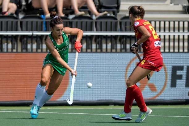 Chloe Watkins of Ireland and Alejandra Torres-Quevedo of Spain during the Euro Hockey Championships match between Ireland and Spain at Wagener...