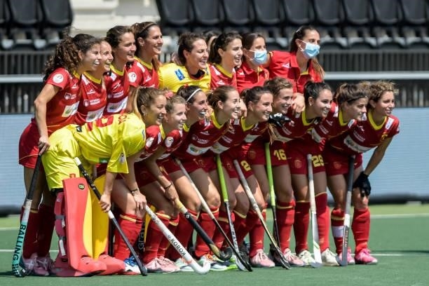 Players of Spain pose for a teamphoto during the Euro Hockey Championships match between Ireland and Spain at Wagener Stadion on June 9, 2021 in...
