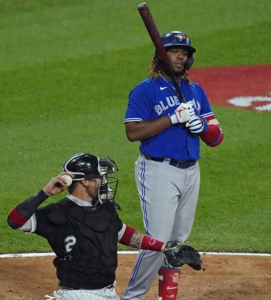 Vladimir Guerrero Jr. #27 of the Toronto Blue Jays bats against the Chicago White Sox at Guaranteed Rate Field on June 08, 2021 in Chicago, Illinois.