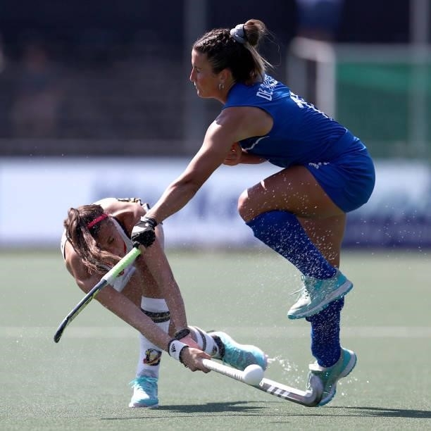 Selin Oruz of Germany battles for the ball with Pilar de Biase of Italy during the Euro Hockey Championships Women match between Germany and Italy at...