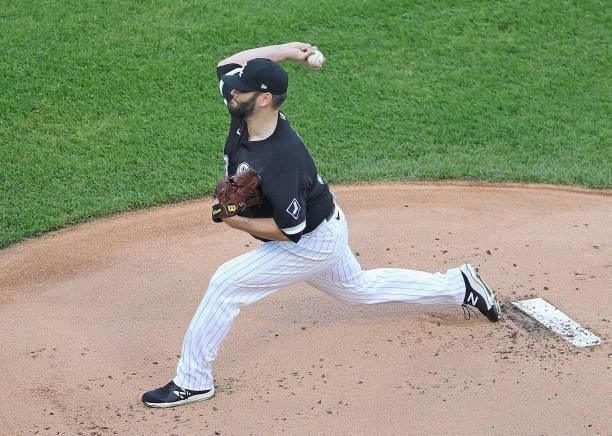 Starting pitcher Lance Lynn of the Chicago White Sox delivers the ball against the Toronto Blue Jays at Guaranteed Rate Field on June 09, 2021 in...