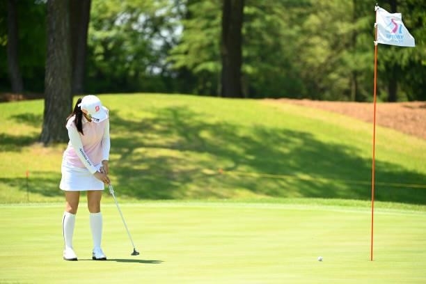 Kotone Hori of Japan attempts a putt on the 9th green during the first round of the Ai Miyazato Suntory Ladies Open at Rokko Kokusai Golf Club on...