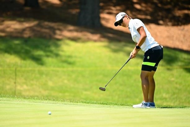 Mao Nozawa of Japan attempts a putt on the 9th green during the first round of the Ai Miyazato Suntory Ladies Open at Rokko Kokusai Golf Club on June...
