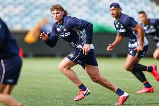 Bayley Kuenzle runs during an ACT Brumbies Super Rugby Trans-Tasman captain's run at GIO Stadium on June 10, 2021 in Canberra, Australia.