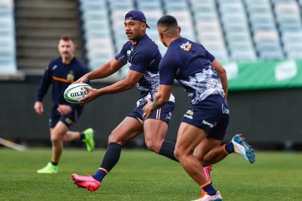 Irae Simone looks to pass during an ACT Brumbies Super Rugby Trans-Tasman captain's run at GIO Stadium on June 10, 2021 in Canberra, Australia.