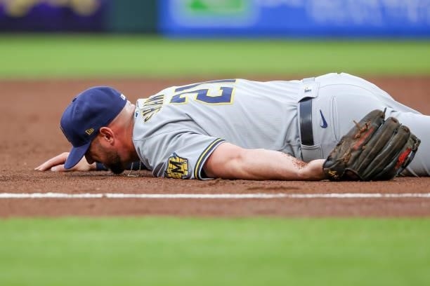 Travis Shaw of the Milwaukee Brewers reacts after being injured in the second inning against the Cincinnati Reds at Great American Ball Park on June...