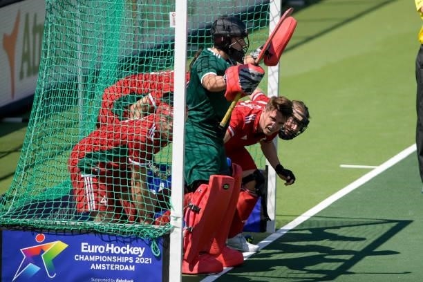 James Fortnam of Wales awaits a penalty corner with his team mates during the Euro Hockey Championships match between Spain and Wales at Wagener...