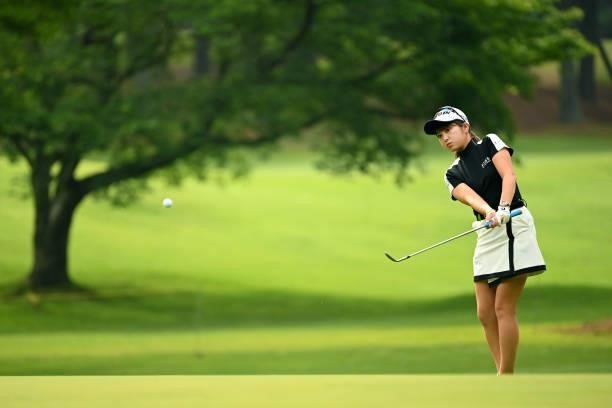 Hikari Tanabe of Japan chips onto the 10th green during the second round of the Ai Miyazato Suntory Ladies Open at Rokko Kokusai Golf Club on June...