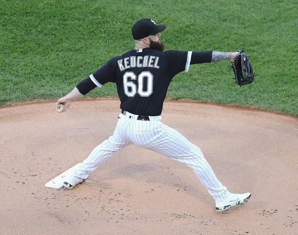 Starting pitcher Dallas Keuchel of the Chicago White Sox delivers the ball against the Toronto Blue Jays at Guaranteed Rate Field on June 10, 2021 in...