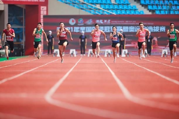 Su Bingtian of Guangdong competes in the Men's 100 Metres heats on day one of 2021 Chinese National Athletics Championships & Tokyo Olympic Trials at...