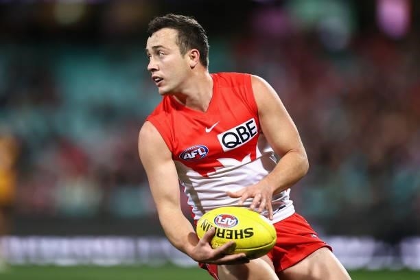 Lewis Taylor of the Swans looks to pass during the round 13 AFL match between the Sydney Swans and the Hawthorn Hawks at Sydney Cricket Ground on...
