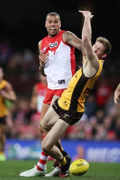 Ben McEvoy of the Hawks is challenged by Lance Franklin of the Swans during the round 13 AFL match between the Sydney Swans and the Hawthorn Hawks at...